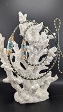 Load image into Gallery viewer, Kangaroo show lead displayed on a coral like stand