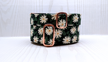 Load image into Gallery viewer, Aster Floral Collar